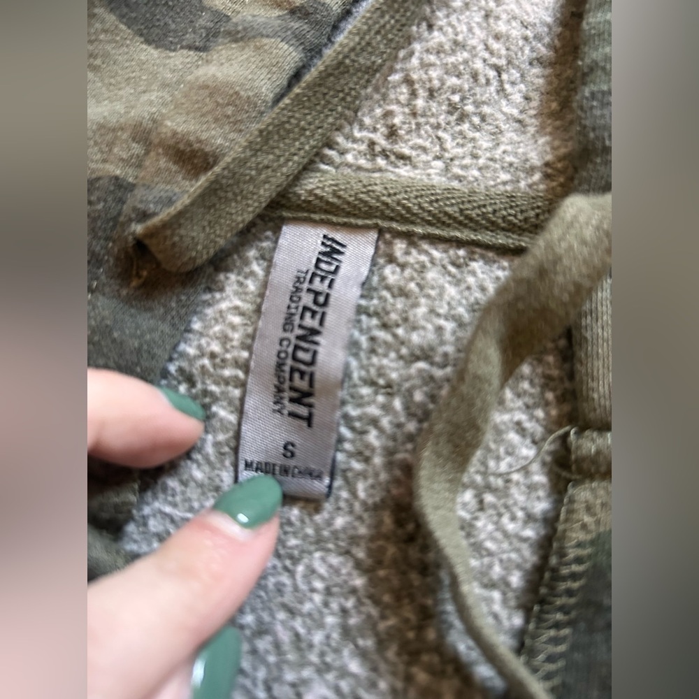 Camo Pullover - Picture 2 of 3